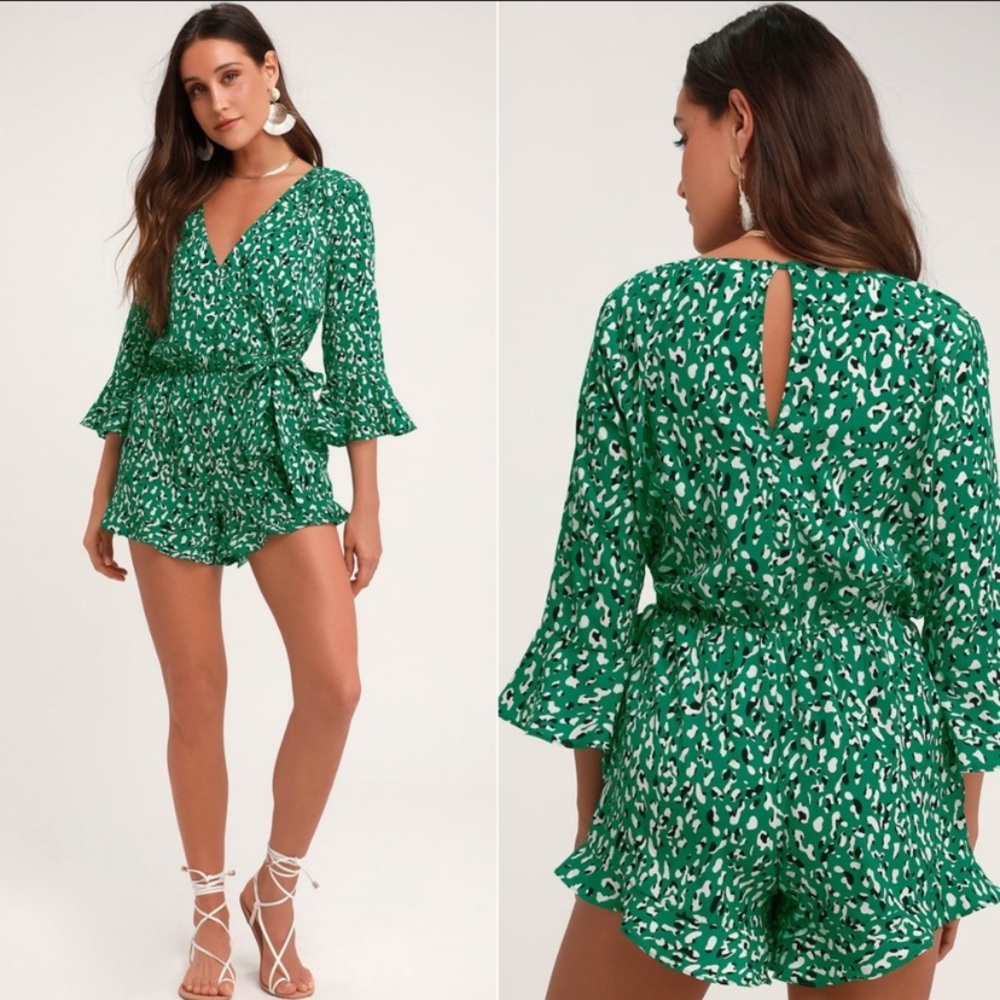 NWOT - lulus • make moves green and black print flounce sleeve romper